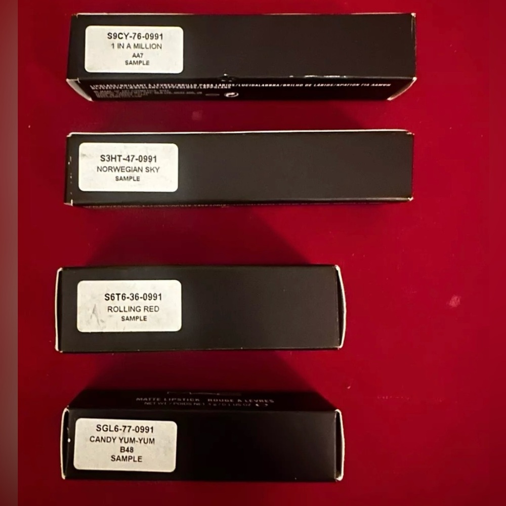 MAC Makeup Collection/Bundle. 7-PCS. Retails $259. Authentic. NEW! - Picture 13 of 13